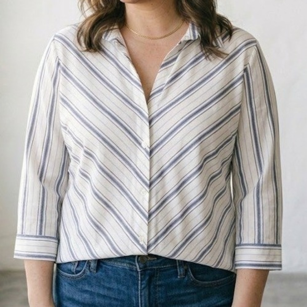 Chico's Womens White Blue Striped Button Down Shirt 3 16/18 Excellent No-Iron‎